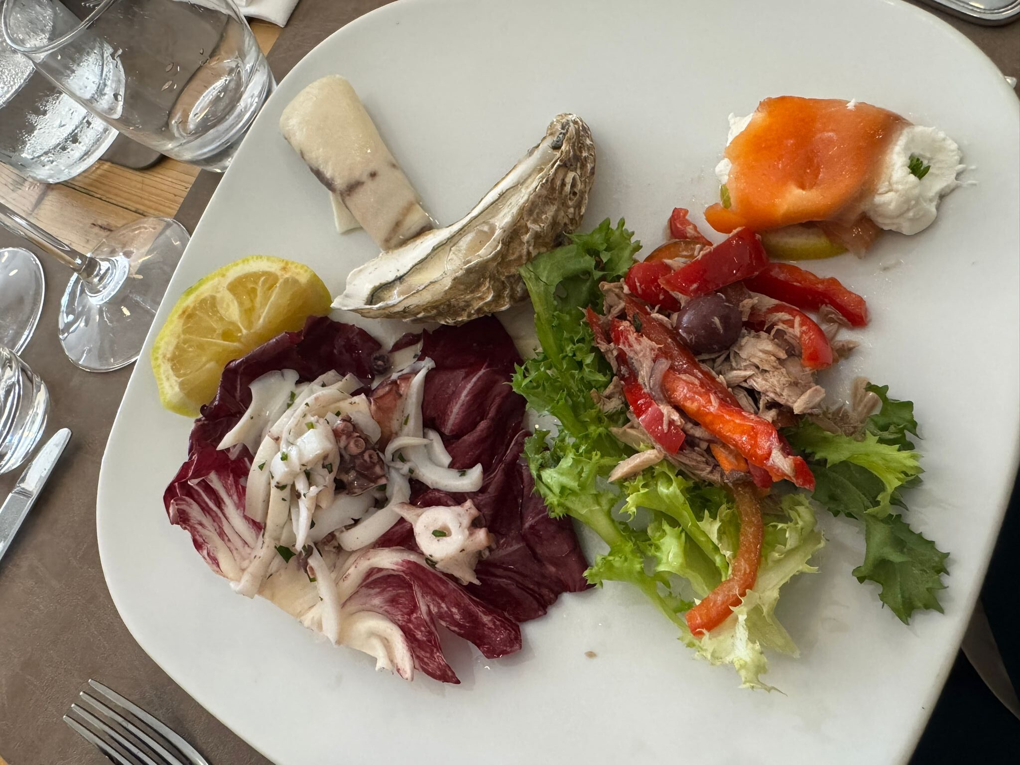 POZZUOLI/ Intossicati al ristorante, il racconto: «Ho sentito lo stomaco scoppiare» La replica: «Non è vero. Dagli altri solo complimenti»