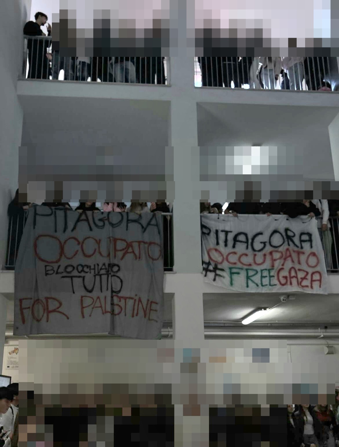 «For Palestine» a Pozzuoli “occupato” l’istituto Pitagora