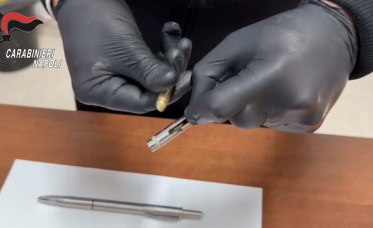 L’evoluzione delle armi: penne-pistola sequestrate dai carabinieri – LE FOTO