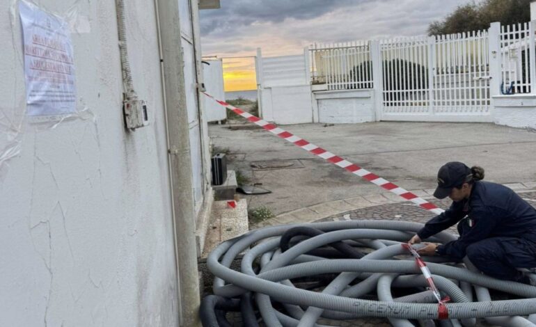 POZZUOLI/ Liquami scaricati sulla spiaggia a Licola Mare: 3 persone denunciate