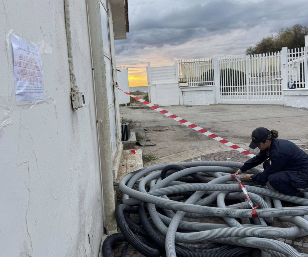 POZZUOLI/ Liquami scaricati sulla spiaggia a Licola Mare: 3 persone denunciate