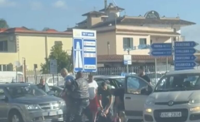Follia a Licola: rissa tra coppie per una precedenza allo “stop”, poi inseguimento sulla Statale e schianto – LE FOTO