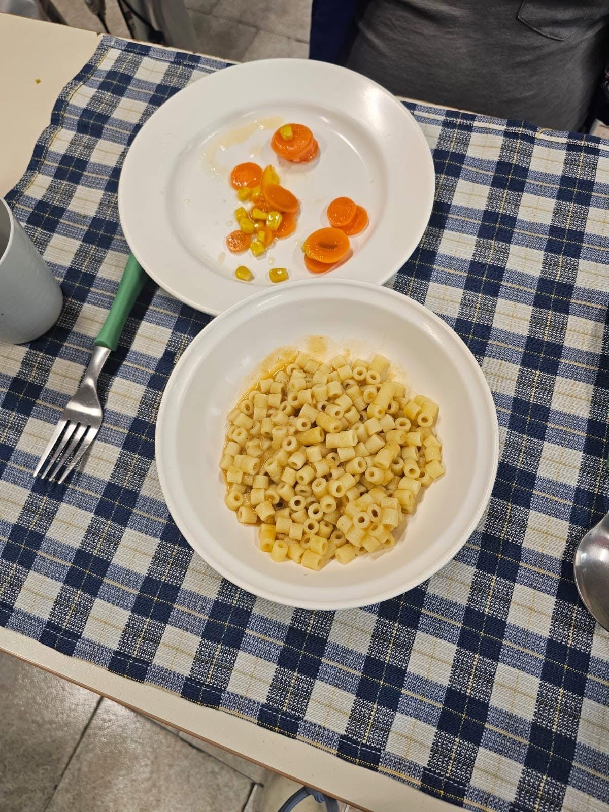 BACOLI/ Mensa scolastica, protestano i genitori «Bambini tornano a casa digiuni»