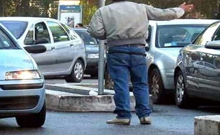 Arrestato parcheggiatore-pusher: spacciava droga e chiedeva soldi agli automobilisti