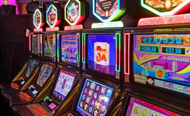A 16 anni gioca alle slot: maxi sanzione al titolare della sala