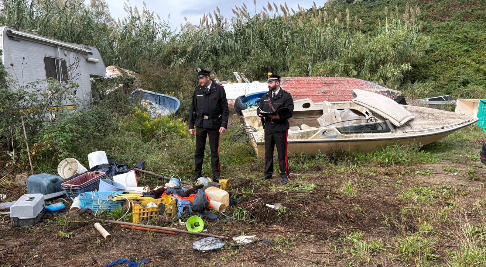 Maxi discarica abusiva scoperta a Varcaturo: nei guai padre e figlia