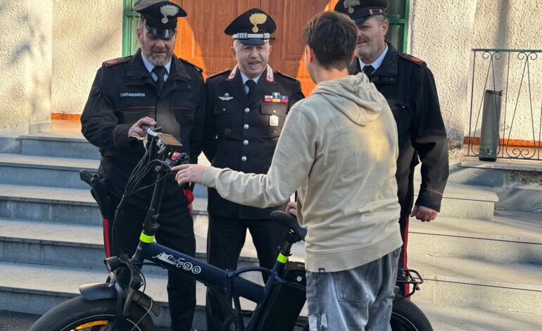 Ebike rubata a uno studente conduce i carabinieri in un deposito di veicoli ricettati: 3 denunce