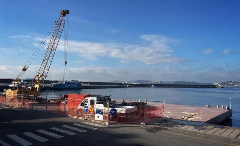 Svolta al porto di Pozzuoli: installato il pontile galleggiante
