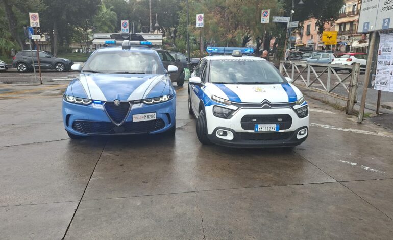 POZZUOLI/ Alla guida con il cellulare in mano: ritirate 12 patenti in due ore