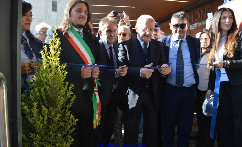 BACOLI/ Dopo 26 anni torna il treno della Cumana a Baia: inaugurata la stazione – LE FOTO