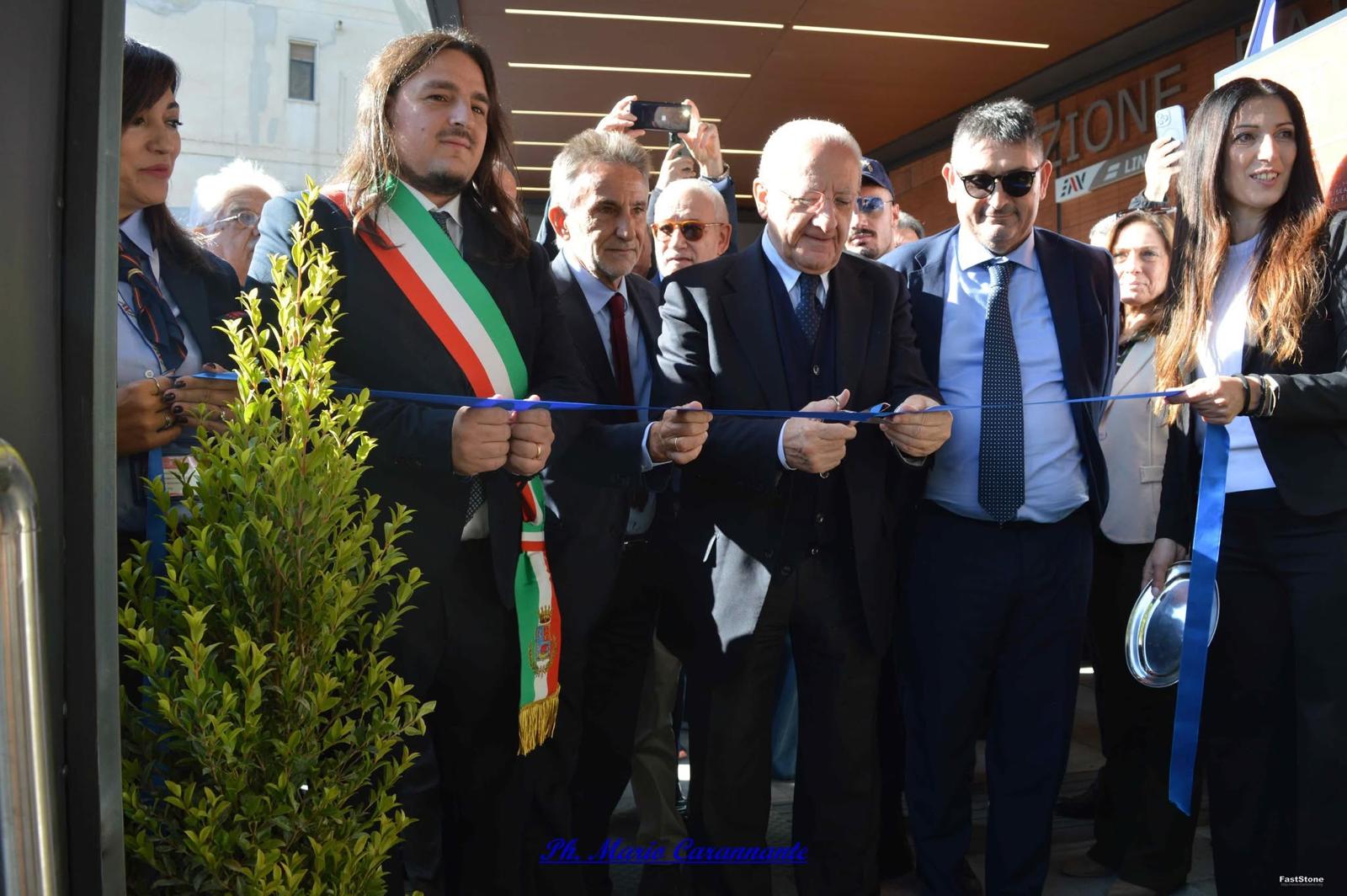 BACOLI/ Dopo 26 anni torna il treno della Cumana a Baia: inaugurata la stazione – LE FOTO