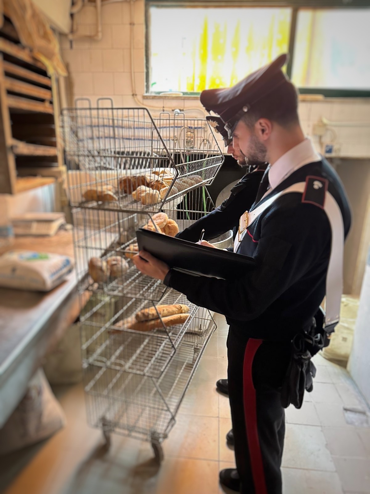 Rubavano energia elettrica: denunciati titolari di panifici