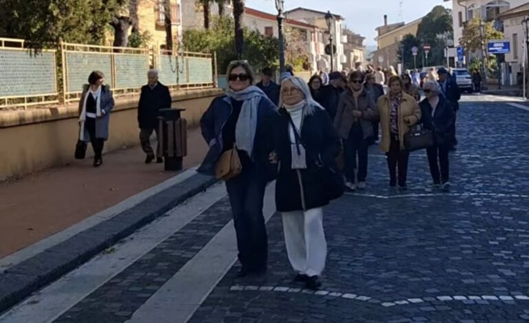 POZZUOLI/ Assessore porta in gita 54 anziani (in piena campagna elettorale) a spese del comune