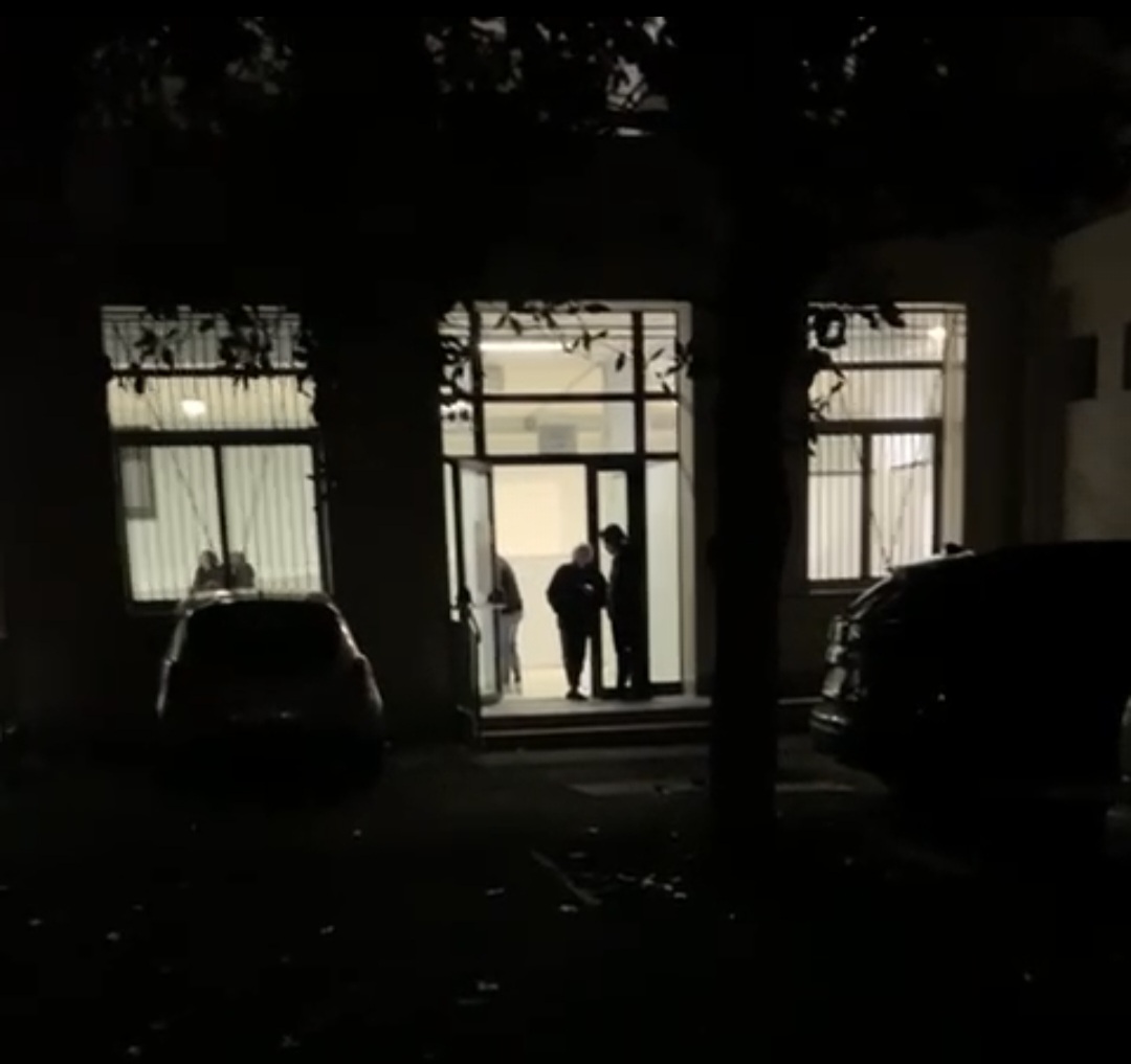 Nuovo blackout, a Pozzuoli cittadini vanno a votare con le torce