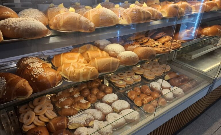 Pasticceria Flegrea apre all’alba: a Pozzuoli cornetti caldi dalle 5 del mattino
