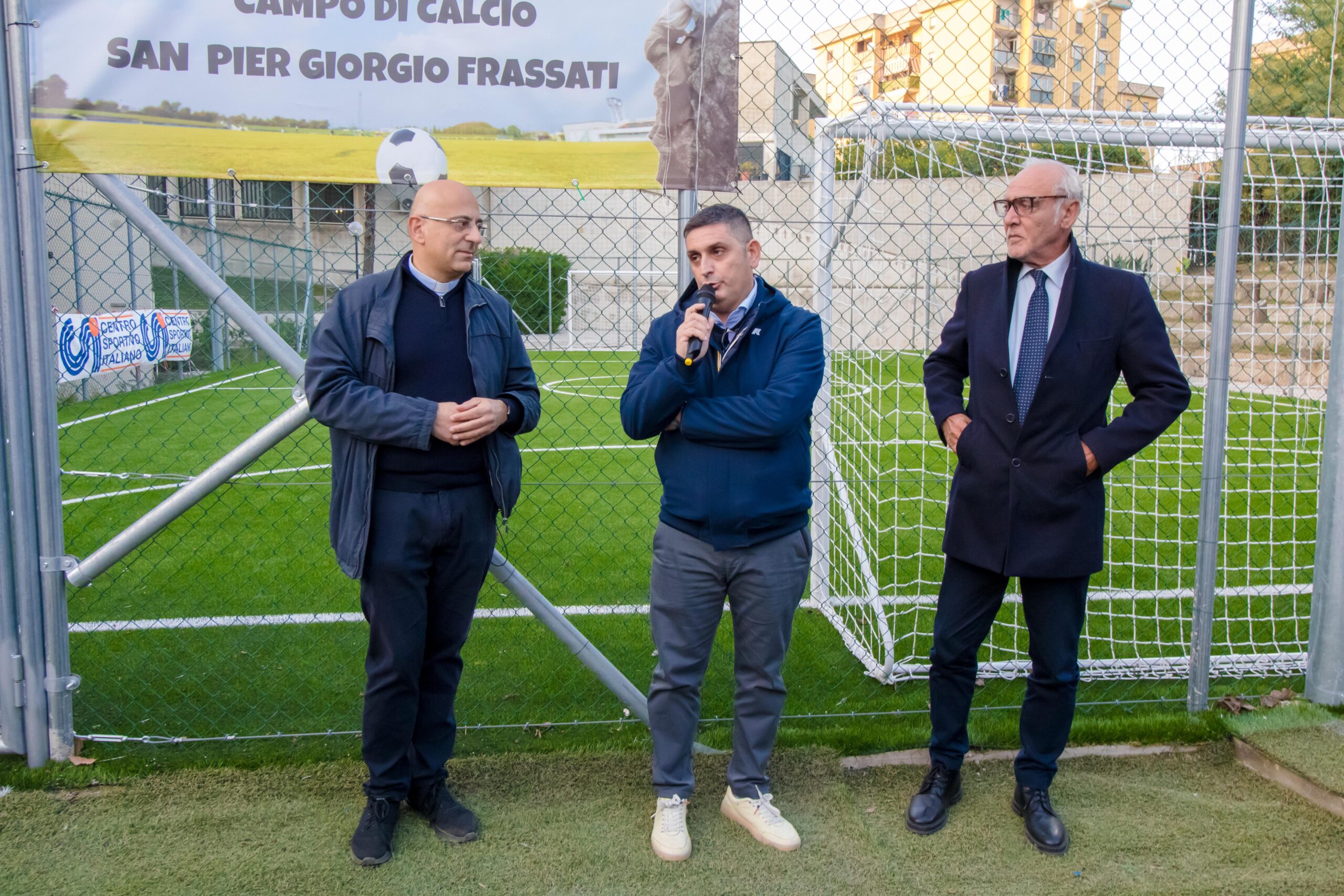 POZZUOLI/ Sindaco e assessore allo Sport al nuovo campo della Chiesa Sant’Artema «Creare spazi di socialità sana attraverso lo sport»