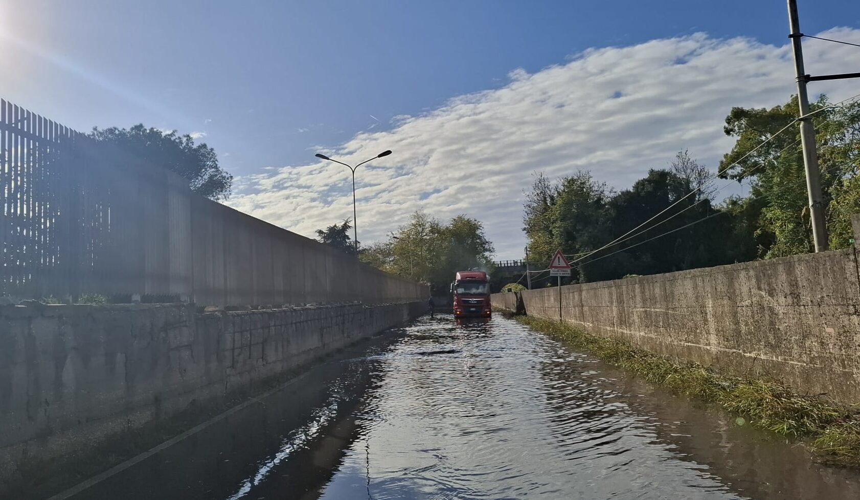 POZZUOLI/ Allagata via Reginelle: strada chiusa e disagi per tutti