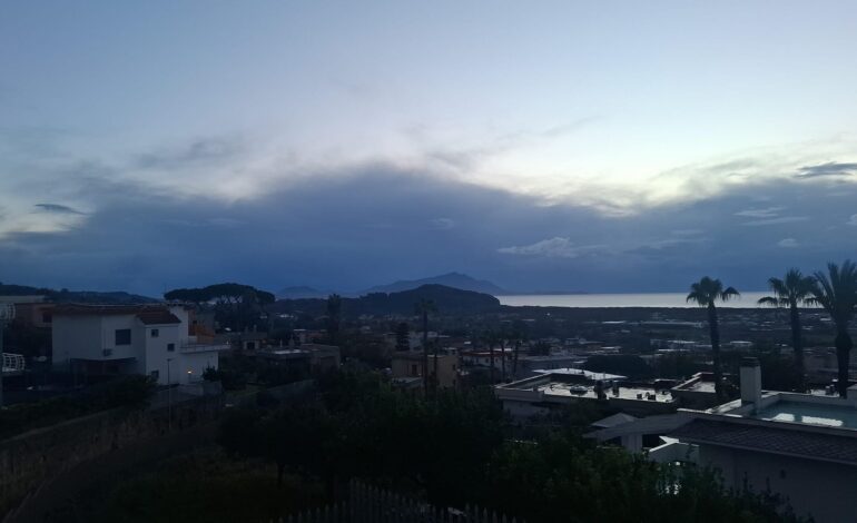 Il maltempo non dà tregua: prorogata l’allerta a Pozzuoli e nei Campi Flegrei