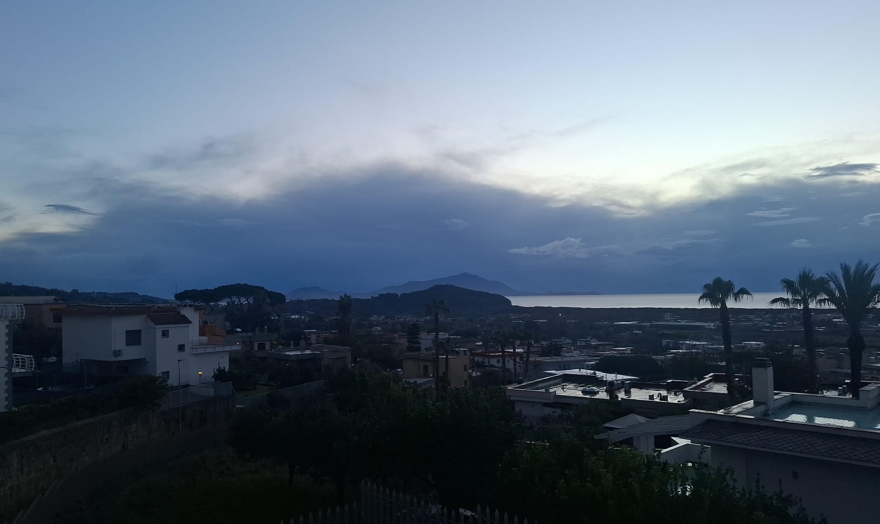 Il maltempo non dà tregua: prorogata l’allerta a Pozzuoli e nei Campi Flegrei