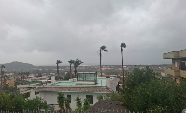 Ancora maltempo nell’area flegrea, ma l’allerta passa a gialla