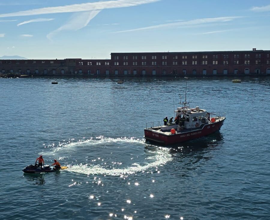 Due persone cadute in mare e una dispersa: la simulazione con i mezzi speciali dell’Asl Napoli 2 Nord