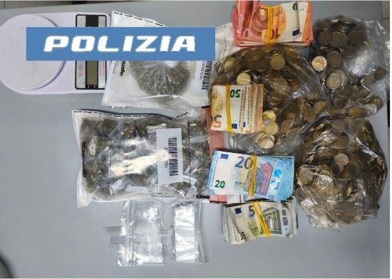 Droga e soldi in un capanno: arrestata 32enne