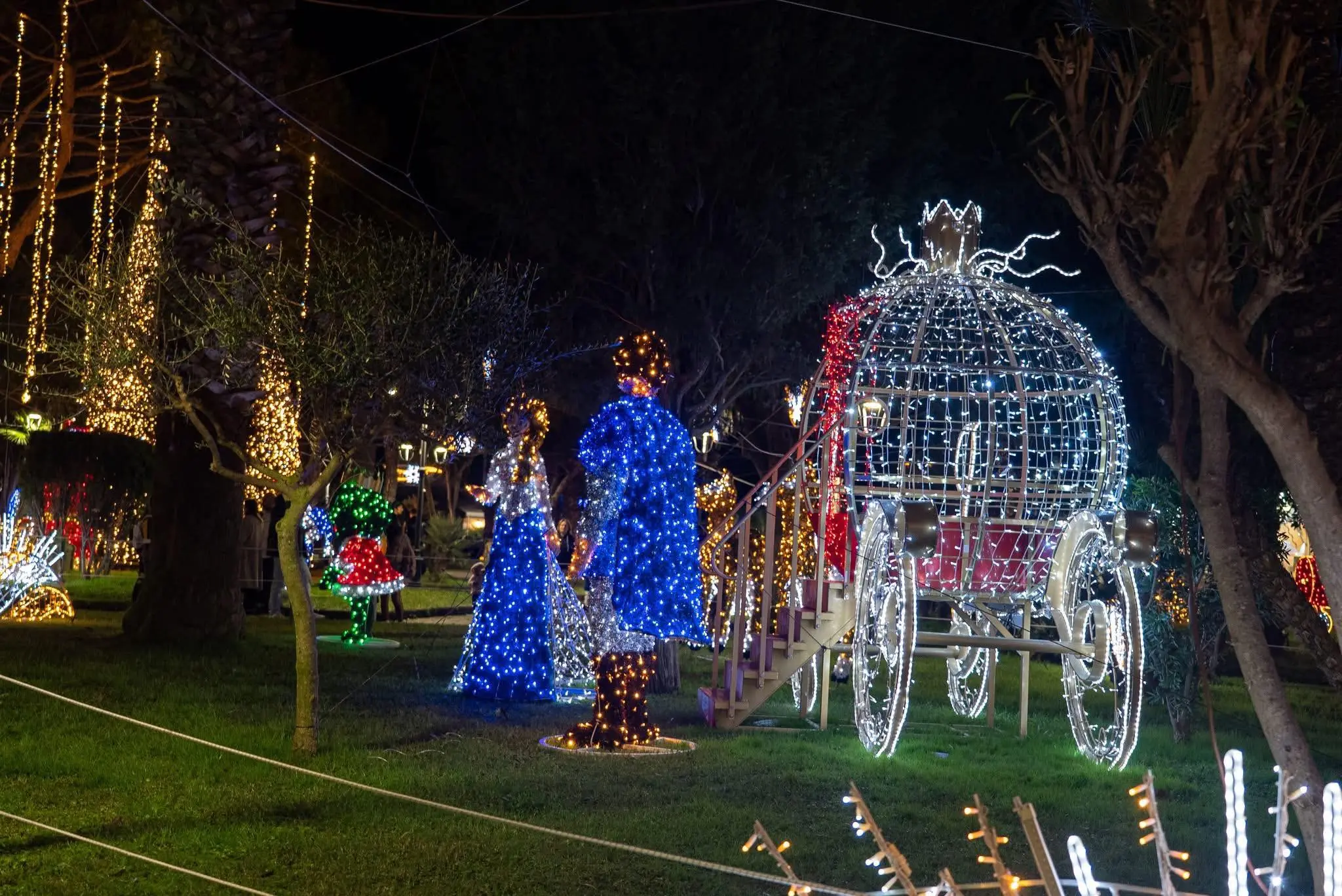 Luminarie e mercatini: al via il Natale a Bacoli