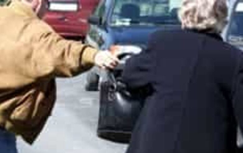Scippa la pensione a una 83enne appena uscita dalle poste: preso dai carabinieri