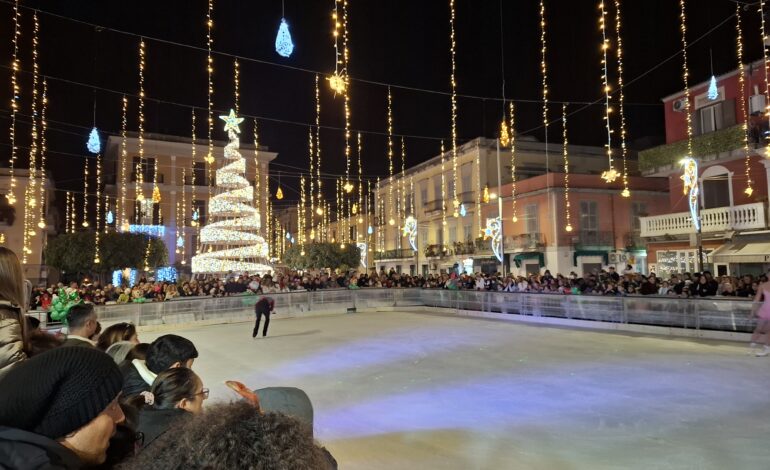 Natale a Pozzuoli, i commercianti uniti ringraziano l’amministrazione Manzoni «Esempio virtuoso»