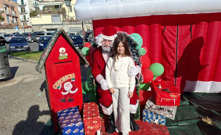 POZZUOLI/ La magia del Natale a Largo Palazzine – LE FOTO