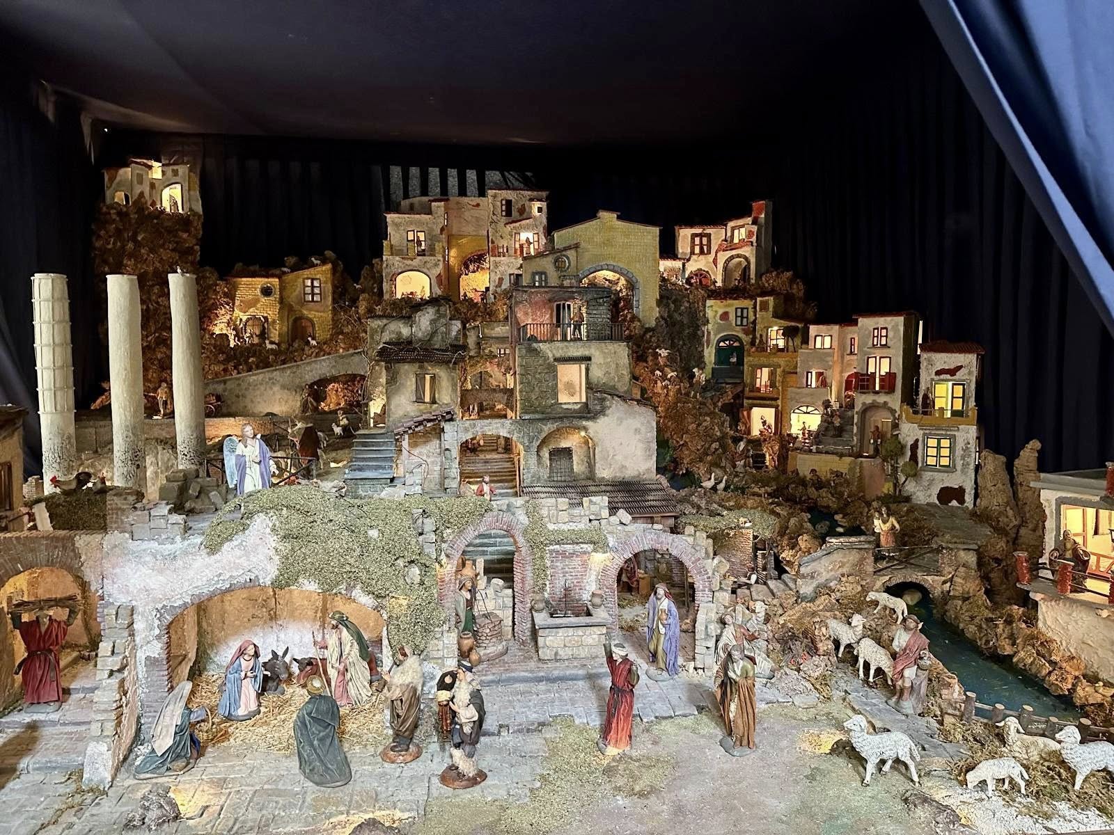 Il Tempio di Serapide nel presepe napoletano in mostra nella Chiesa di Santa Maria a Pozzuoli