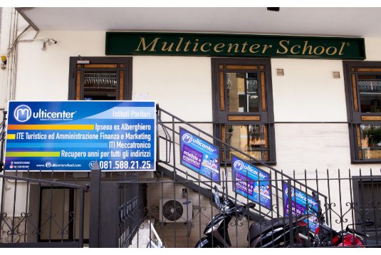 POZZUOLI/ «Ti diamo fuoco» alunni minacciano il direttore della Multicenter School