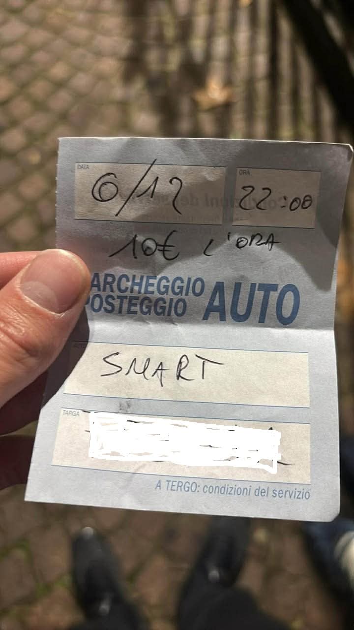Venti euro per 2 ore di sosta in un parcheggio privato: salasso a Pozzuoli
