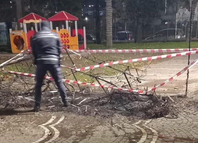 Incendiato il Babbo Natale nella villa comunale di Quarto