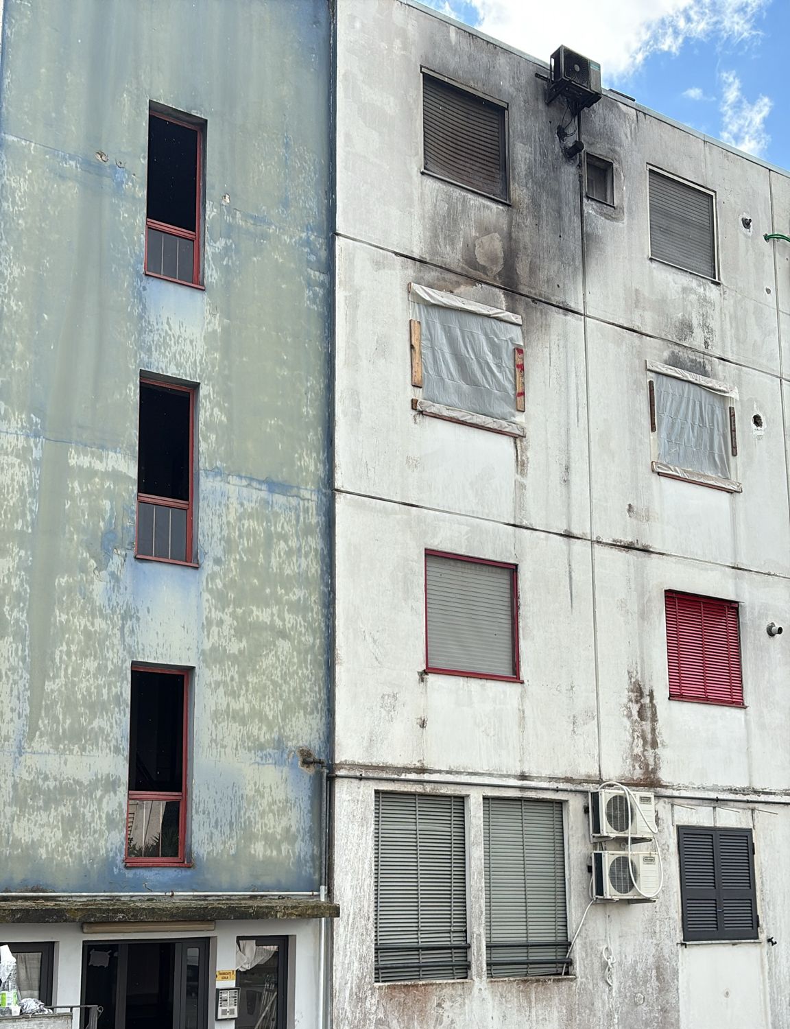 POZZUOLI/ Sgomberati dopo l’incendio, restano senza casa e senza albergo «Ci hanno cacciati. Siamo finiti per strada»