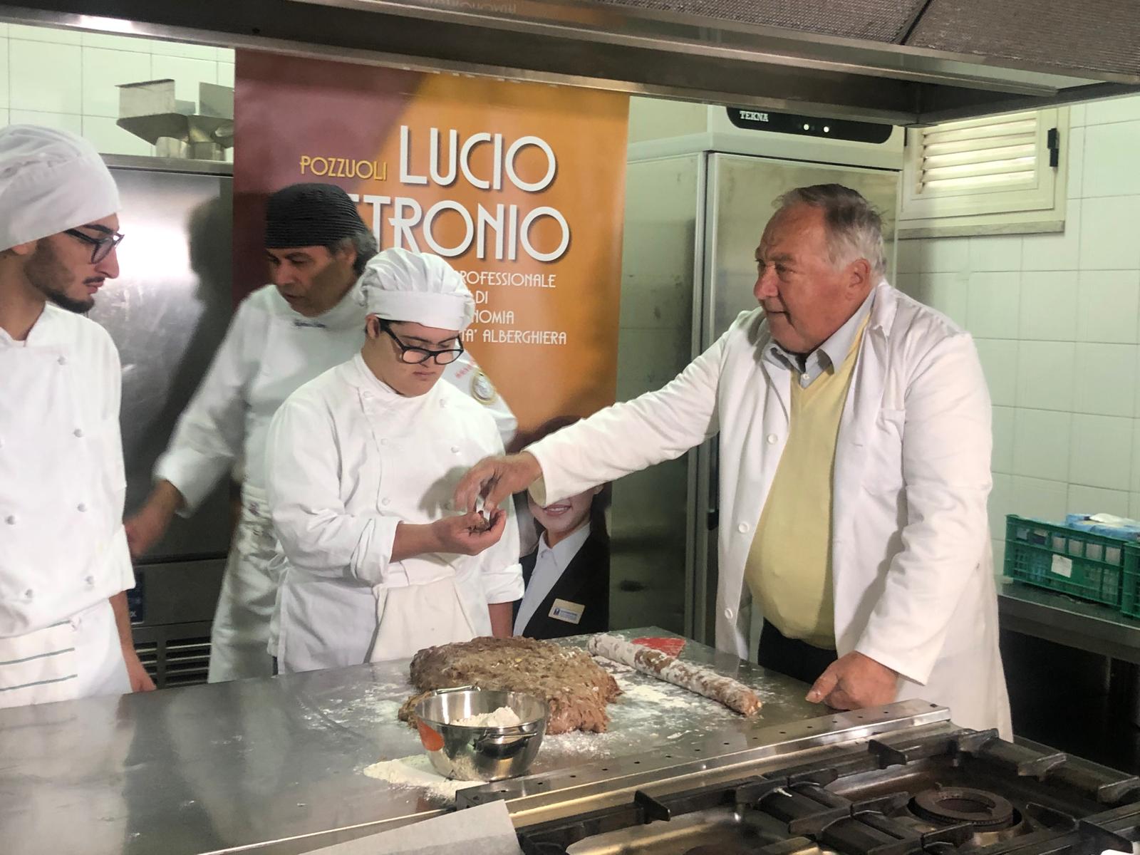 Pozzuoli, al via la seconda edizione di RocCocò Fest. Il tour flegreo tra pasticceria e arte