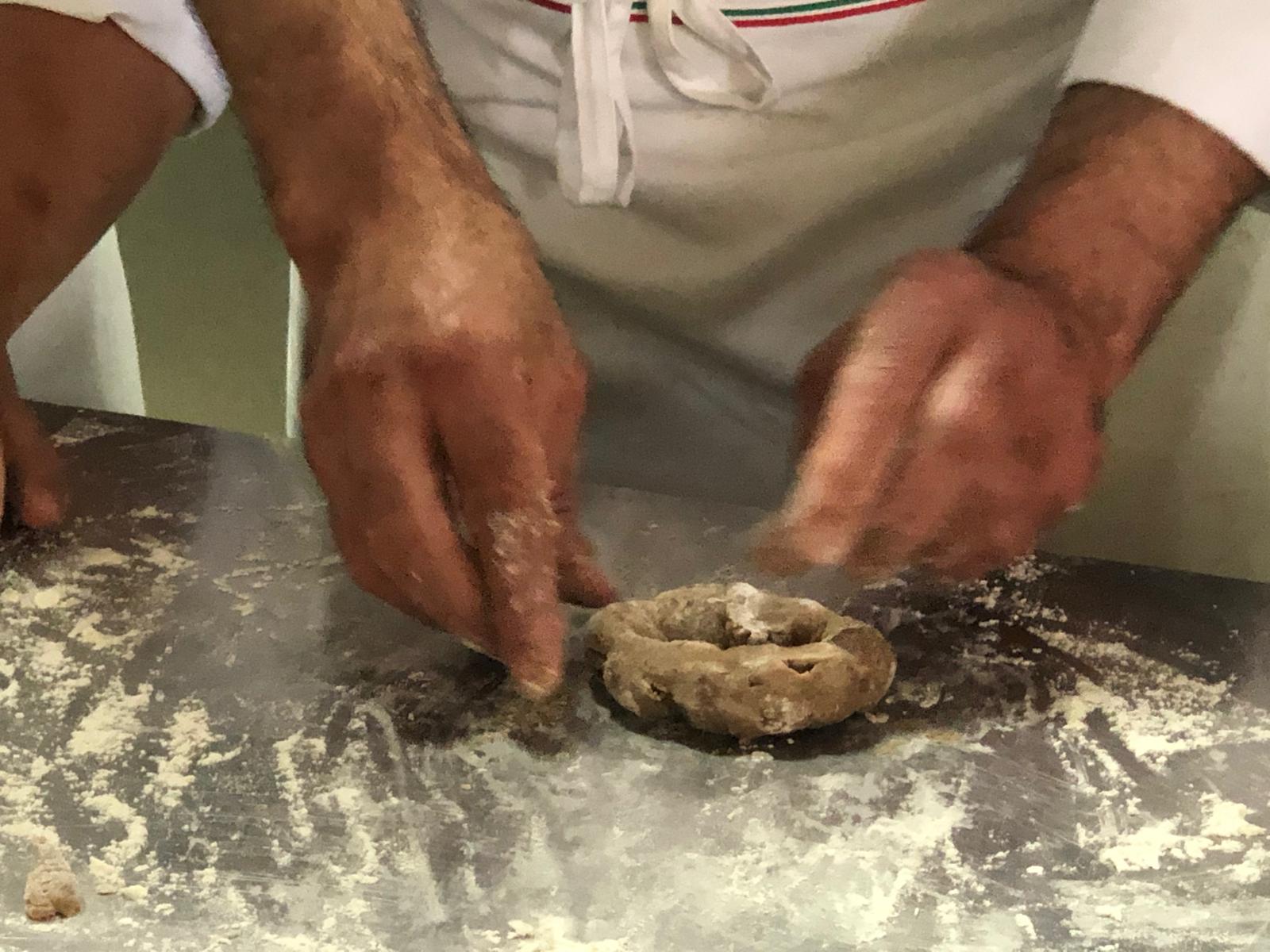 Natale e tradizione, al Rione Terra la festa del Roccocò