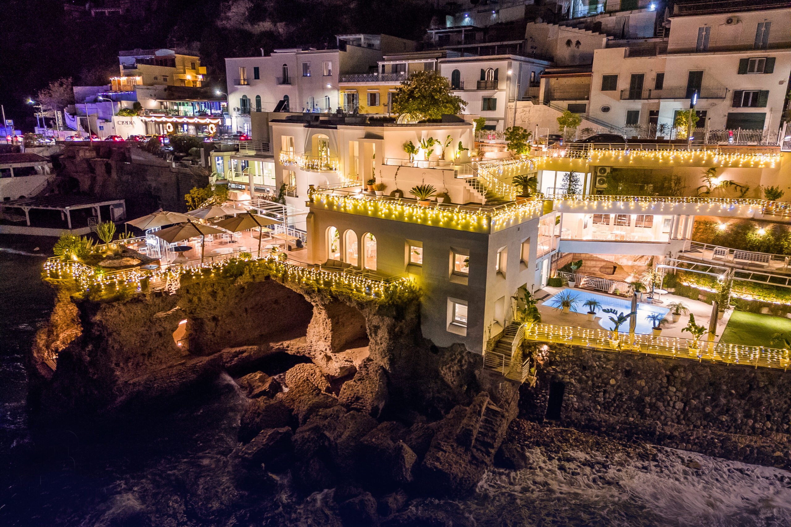 Campi Flegrei, matrimonio natalizio e archeologico nuovo trend: meno costoso, più ricco di suggestioni