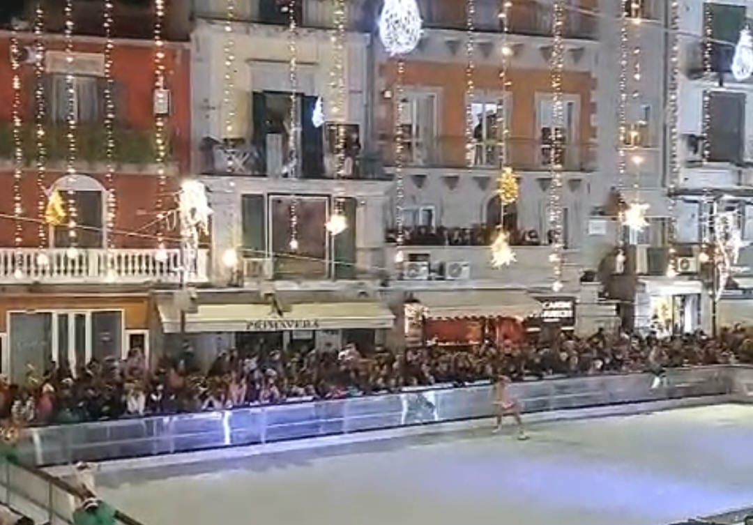 POZZUOLI/ Centro storico cambia volto, associazione commercianti plaude al progetto Natale 2025