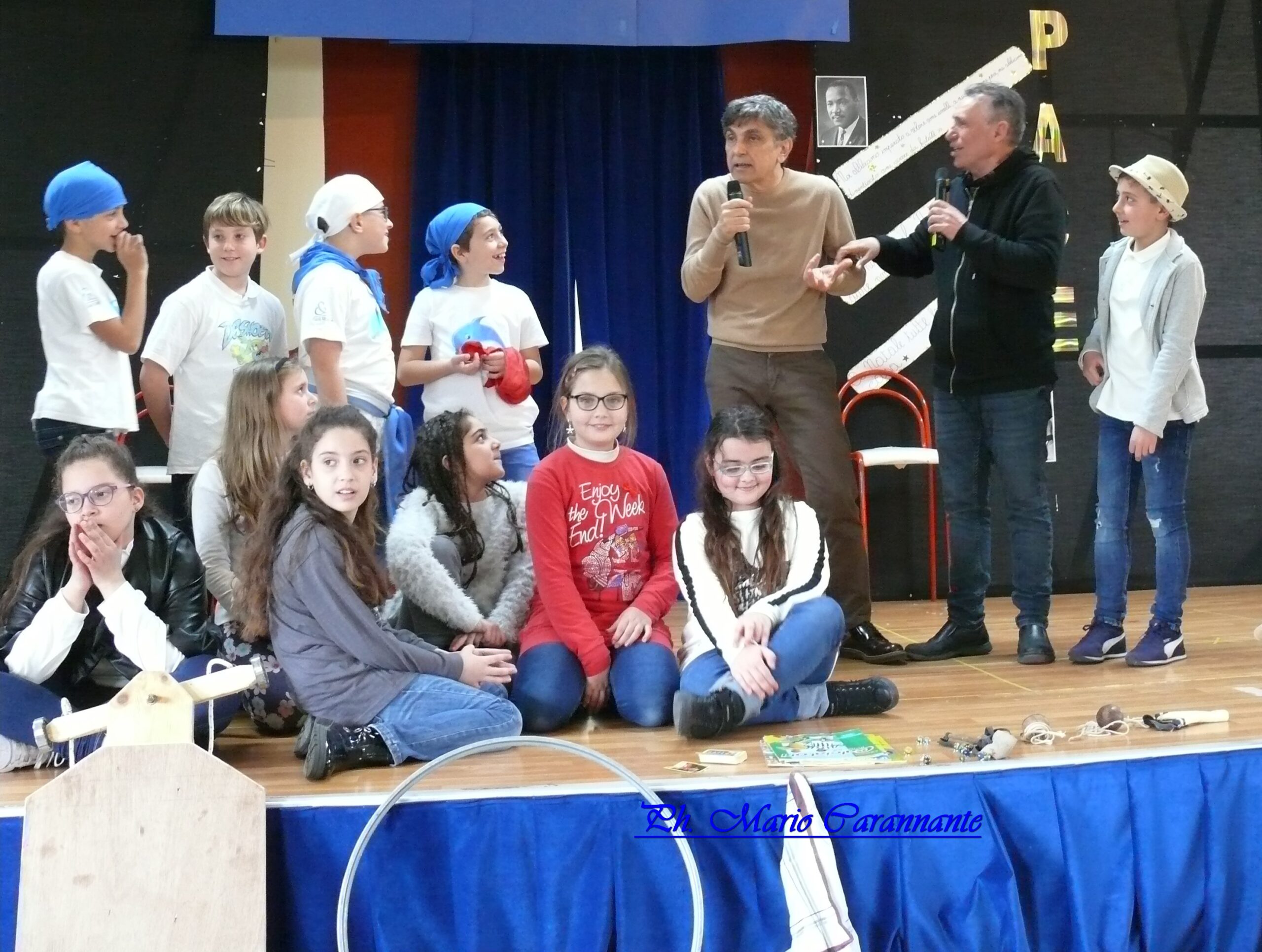 Da Vincenzo Salemme gli auguri ai giovani studenti di Bacoli in visita a Cinecittà