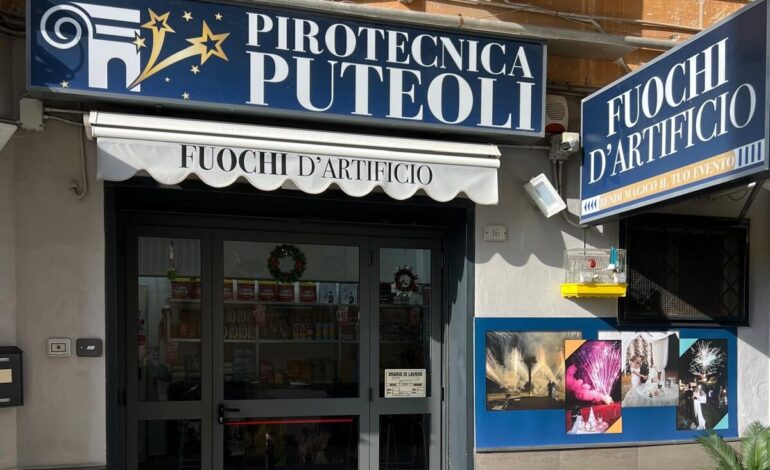 POZZUOLI/ Fuochi a norma per feste sicure: ad Arco Felice “Pirotecnica Puteoli” lo store autorizzato – LE FOTO
