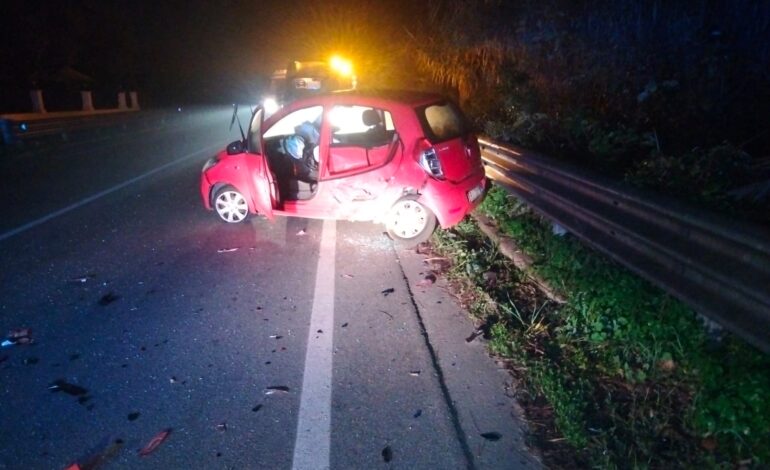 POZZUOLI/ Schianto sulla Domitiana a Licola: grave una donna