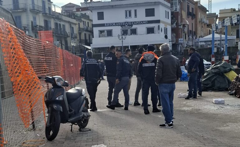 Natale sicuro: nuovo blitz di Polizia e Capitaneria sul porto di Pozzuoli – LE FOTO