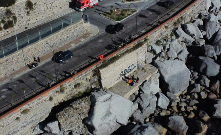 Paura a Pozzuoli: uomo cade sulla scogliera dopo un volo di diversi metri