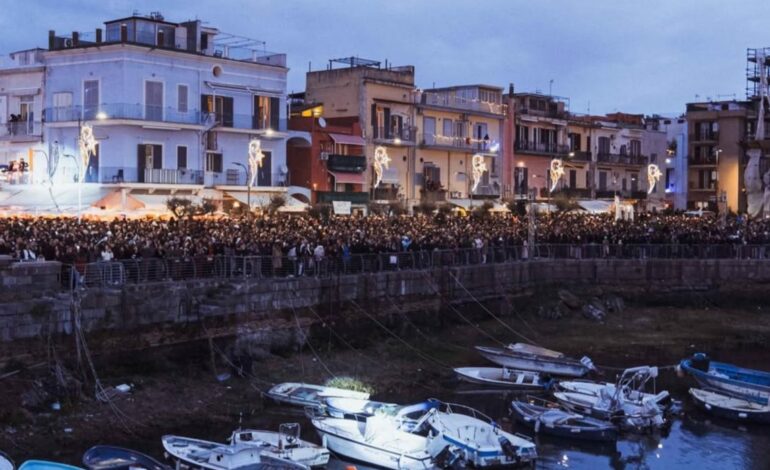 Dalla Darsena al centro storico: a Pozzuoli musica in filodiffusione per la festa della vigilia di Natale