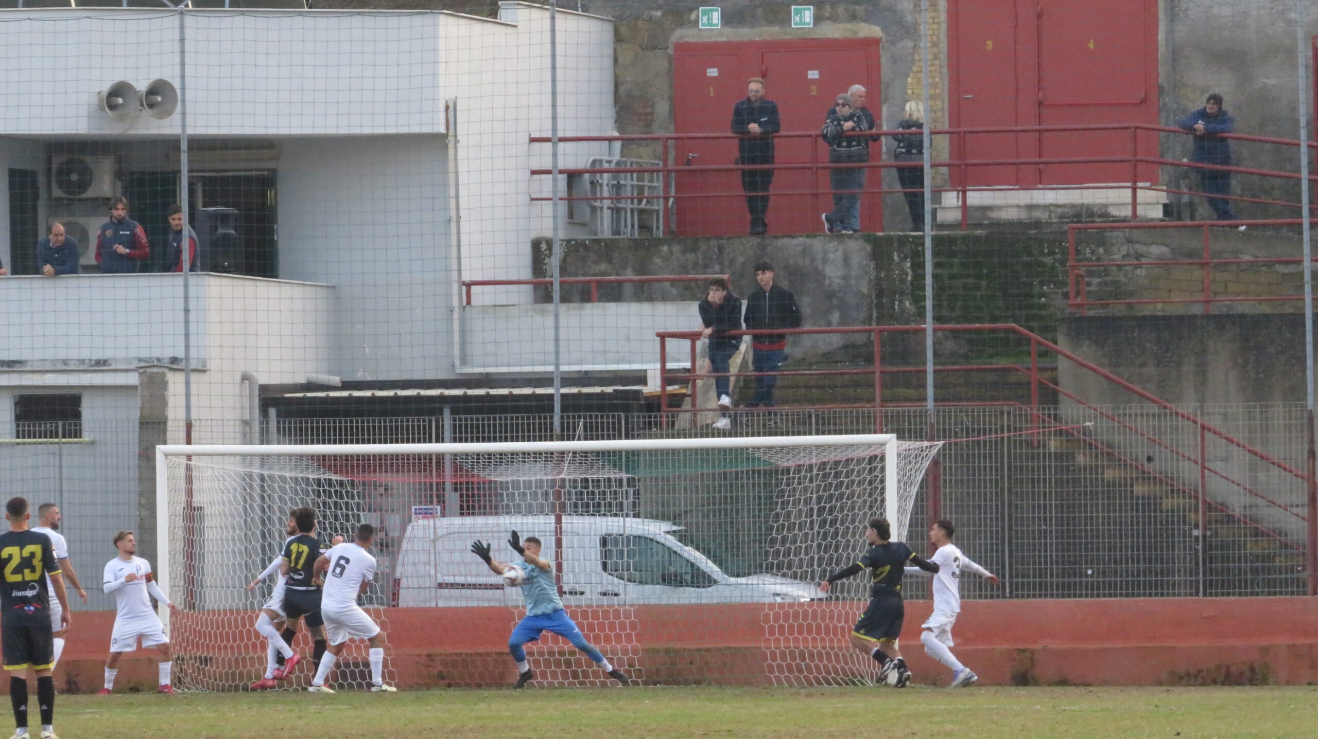 CALCIO/ La Puteolana crolla in casa, a Pozzuoli passa il Castel Volturno