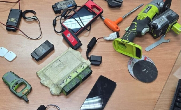 Sorpreso a rubare un’auto sull’asse mediano: ladro arrestato dalla polizia