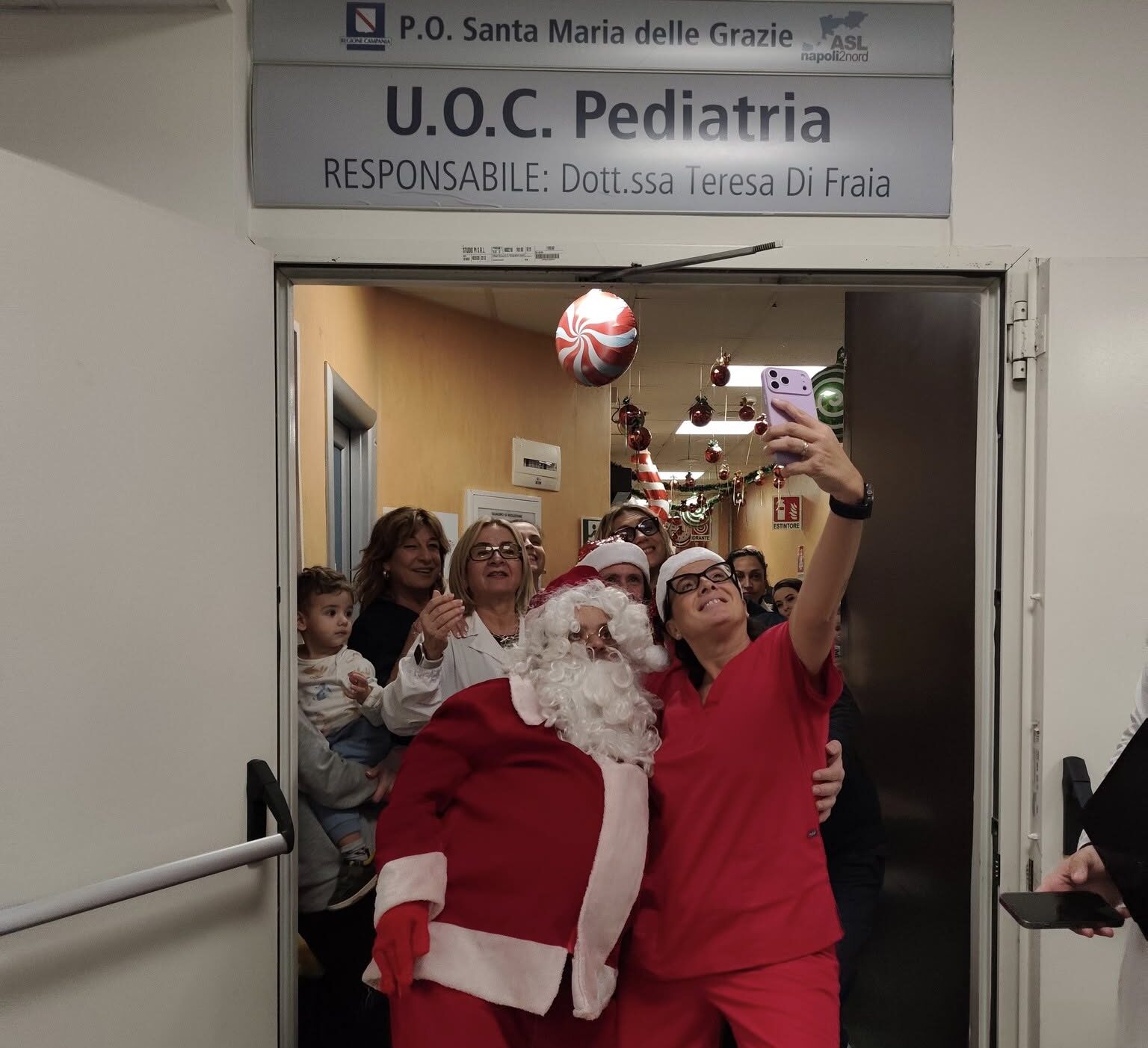 Supereroi in corsia all’ospedale di Pozzuoli: regali e sorrisi per i bambini del reparto di pediatria