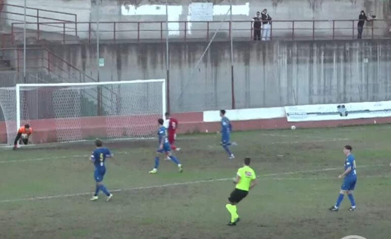 CALCIO/ Rocambolesco pari nel scontro al vertice tra Rione Terra e Procida