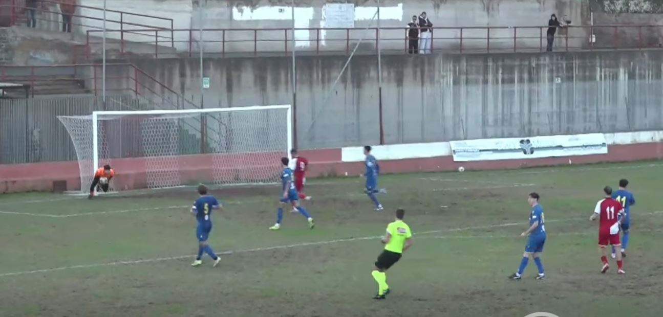 CALCIO/ Rocambolesco pari nel scontro al vertice tra Rione Terra e Procida